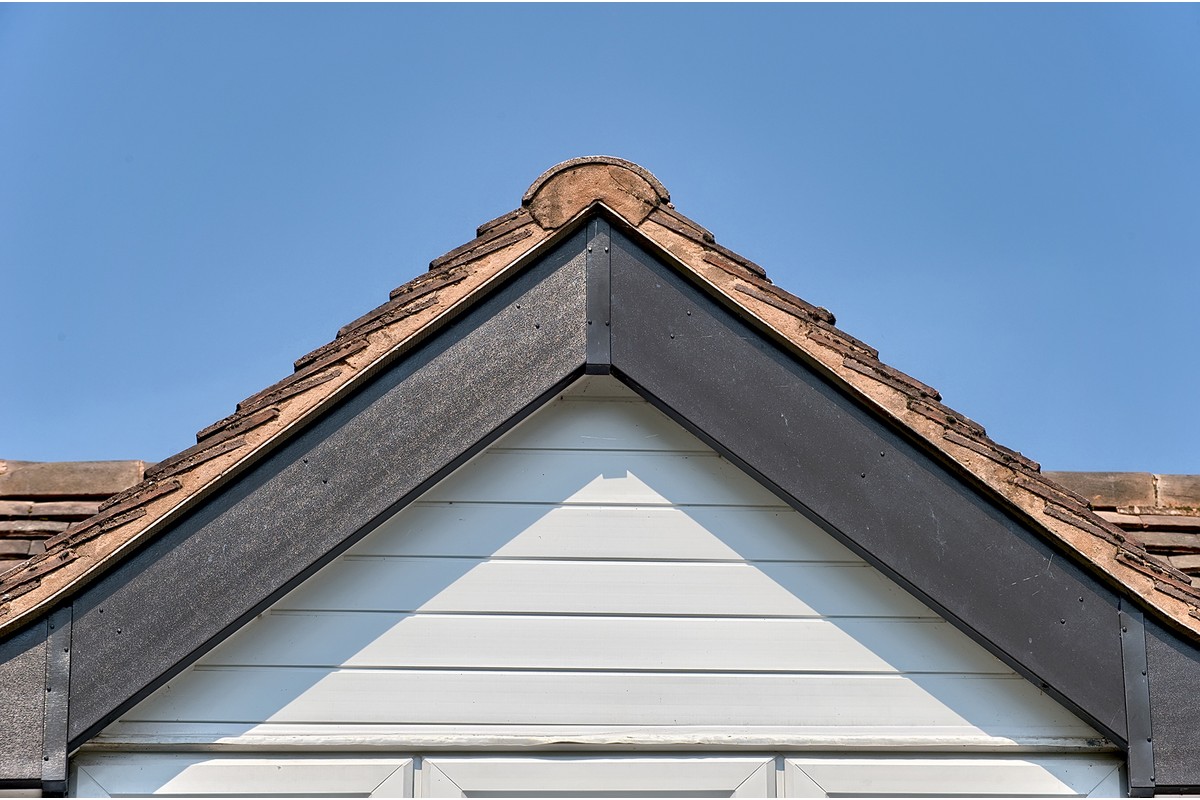 Fascia board close-up